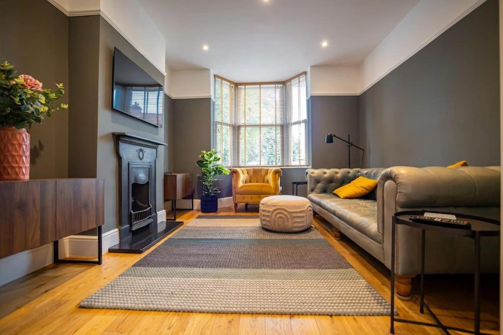 Hereford - Clifton Villa - Beautifully Presented House Located A Short Walk From City Centre - Sleeps 6 Guests - Perfect For Exploring Hereford - Hosted By Rentmyhouse المظهر الخارجي الصورة