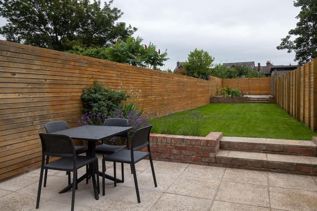 Hereford - Clifton Villa - Beautifully Presented House Located A Short Walk From City Centre - Sleeps 6 Guests - Perfect For Exploring Hereford - Hosted By Rentmyhouse المظهر الخارجي الصورة