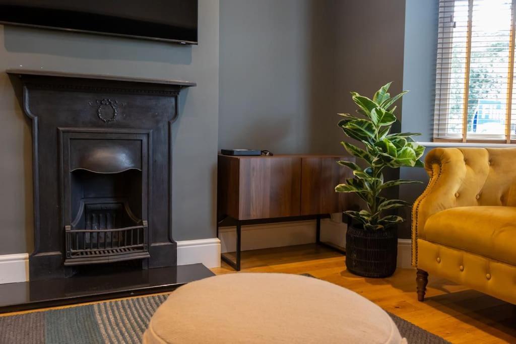 Hereford - Clifton Villa - Beautifully Presented House Located A Short Walk From City Centre - Sleeps 6 Guests - Perfect For Exploring Hereford - Hosted By Rentmyhouse المظهر الخارجي الصورة