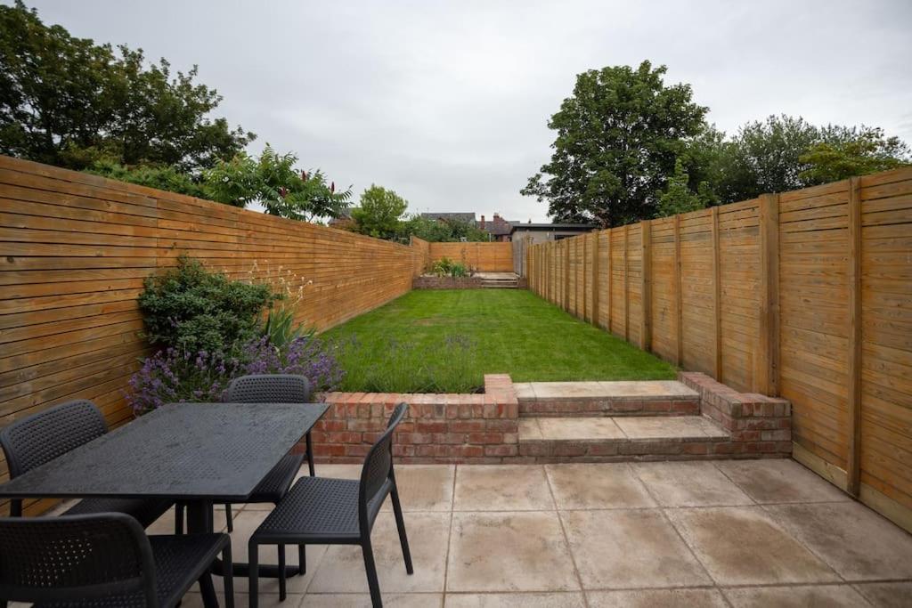 Hereford - Clifton Villa - Beautifully Presented House Located A Short Walk From City Centre - Sleeps 6 Guests - Perfect For Exploring Hereford - Hosted By Rentmyhouse المظهر الخارجي الصورة