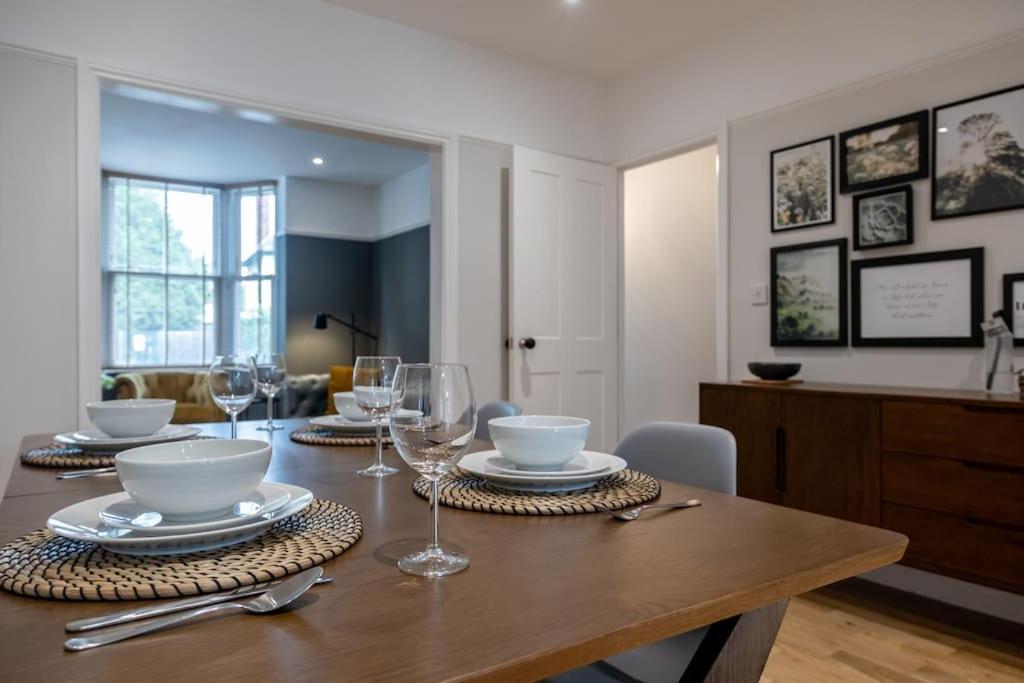 Hereford - Clifton Villa - Beautifully Presented House Located A Short Walk From City Centre - Sleeps 6 Guests - Perfect For Exploring Hereford - Hosted By Rentmyhouse المظهر الخارجي الصورة