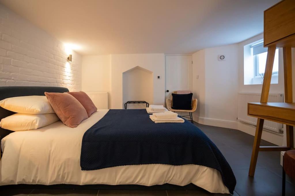Hereford - Clifton Villa - Beautifully Presented House Located A Short Walk From City Centre - Sleeps 6 Guests - Perfect For Exploring Hereford - Hosted By Rentmyhouse المظهر الخارجي الصورة