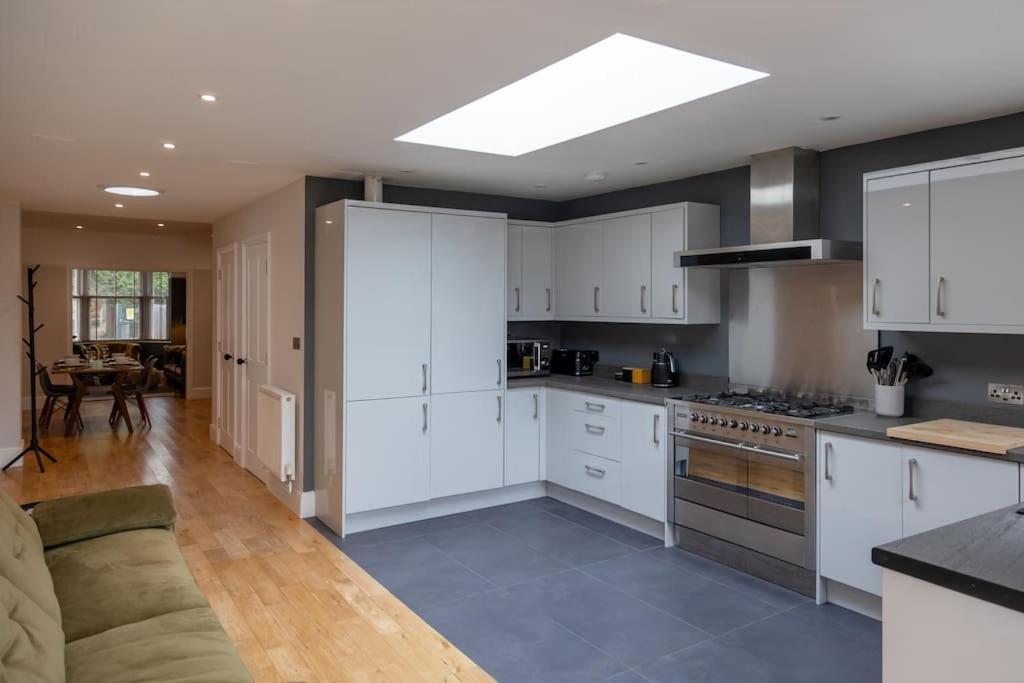 Hereford - Clifton Villa - Beautifully Presented House Located A Short Walk From City Centre - Sleeps 6 Guests - Perfect For Exploring Hereford - Hosted By Rentmyhouse المظهر الخارجي الصورة