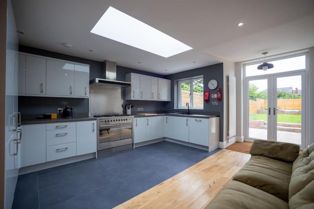 Hereford - Clifton Villa - Beautifully Presented House Located A Short Walk From City Centre - Sleeps 6 Guests - Perfect For Exploring Hereford - Hosted By Rentmyhouse المظهر الخارجي الصورة
