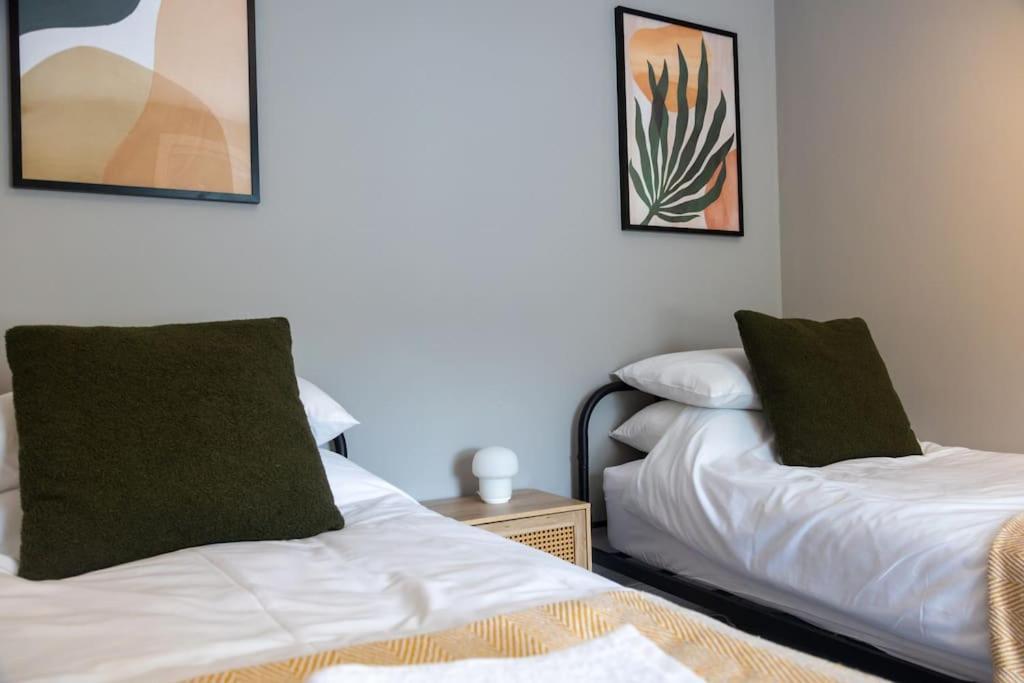 Hereford - Clifton Villa - Beautifully Presented House Located A Short Walk From City Centre - Sleeps 6 Guests - Perfect For Exploring Hereford - Hosted By Rentmyhouse المظهر الخارجي الصورة