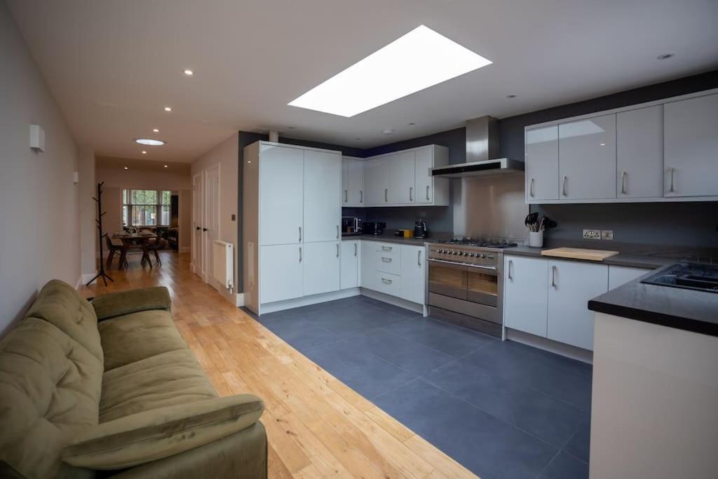 Hereford - Clifton Villa - Beautifully Presented House Located A Short Walk From City Centre - Sleeps 6 Guests - Perfect For Exploring Hereford - Hosted By Rentmyhouse المظهر الخارجي الصورة